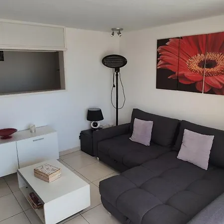 La Statue Vue Адехе